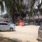 Xe hơi bốc cháy dữ dội tại sân bay Nội Bài