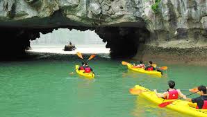Halong kayaking